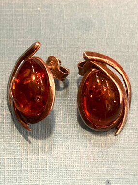 Softly framed amber earrigns set in sterling silver